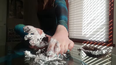 Frosty Princess In Scene: Crush A Cupcake – LICKMEFROSTY