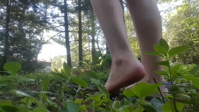 Frosty Princess In Scene: Dirty Nature Feet – LICKMEFROSTY