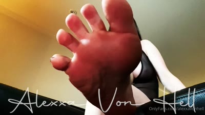 Alexxa von Hell - Finishing 2021 with a mesmerizing feet POV clip