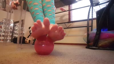 Frosty Princess In Scene: Ball Roll – LICKMEFROSTY